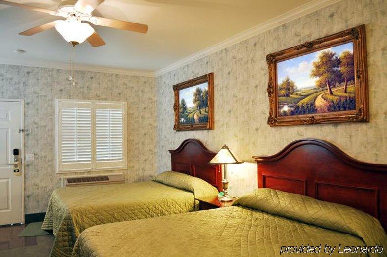 Grass Valley Courtyard Suites Habitación foto